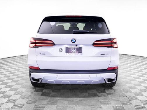 Mineral White Metallic 2026 BMW X5 xDrive40i