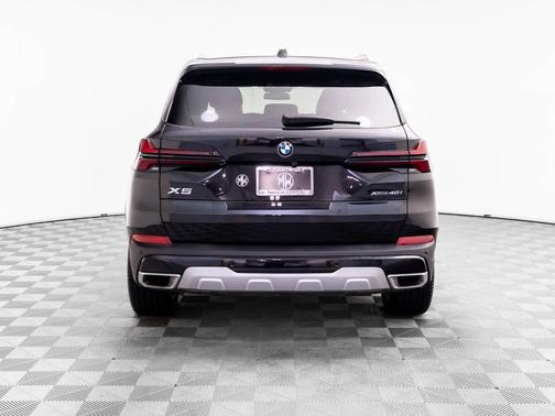 Black Sapphire Metallic 2024 BMW X5 xDrive40i