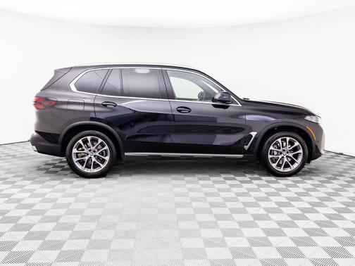 Black Sapphire Metallic 2024 BMW X5 xDrive40i
