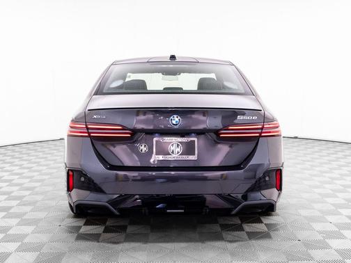 Dark Graphite Metallic 2027 BMW 550e 550e xDrive