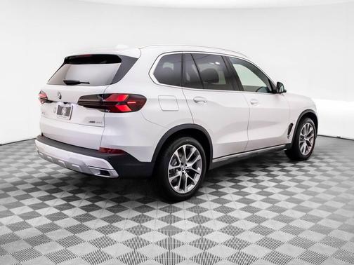 Mineral White Metallic 2026 BMW X5 xDrive40i
