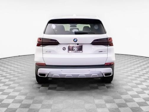Mineral White Metallic 2026 BMW X5 xDrive40i