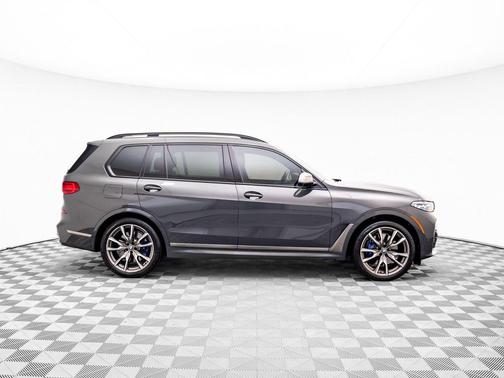 2022 BMW X7 M50i
