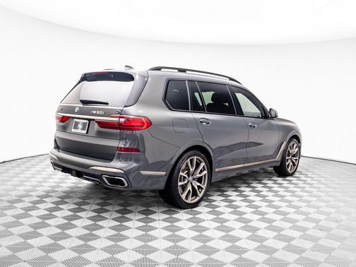 2022 BMW X7 M50i