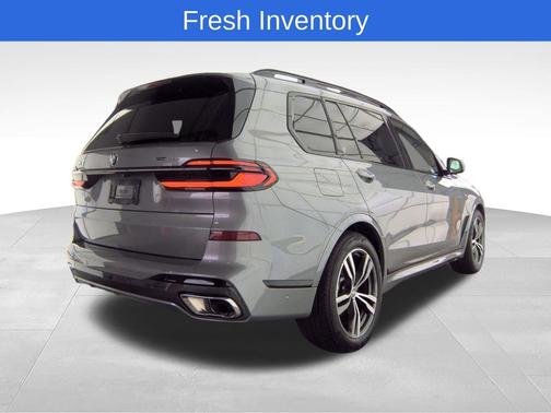 Gray Metallic 2026 BMW X7 xDrive40i