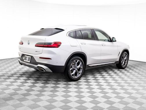 2025 BMW X4 xDrive30i