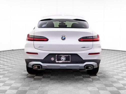 2025 BMW X4 xDrive30i