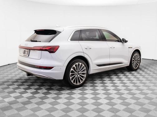 2019 Audi e-tron Premium Plus