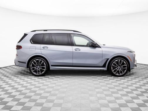 2025 BMW X7 M60i