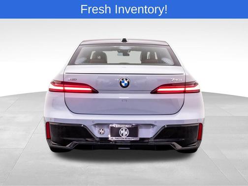 Brooklyn Grey Metallic 2026 BMW 740 xDrive