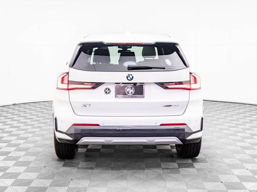 Mineral White Metallic 2026 BMW X1 xDrive28i
