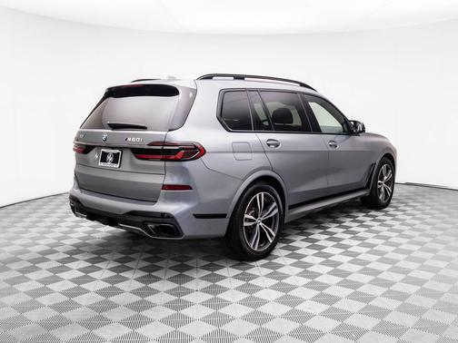 2024 BMW X7 M60i