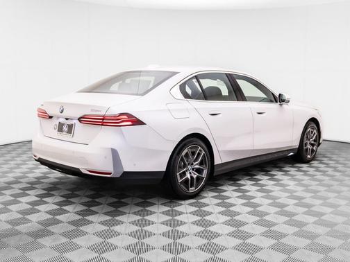 Mineral White Metallic 2027 BMW 530 i xDrive