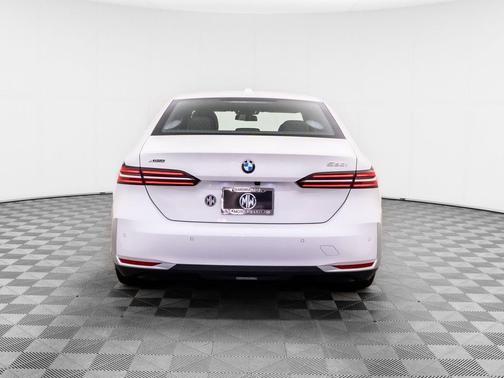 Mineral White Metallic 2027 BMW 530 i xDrive