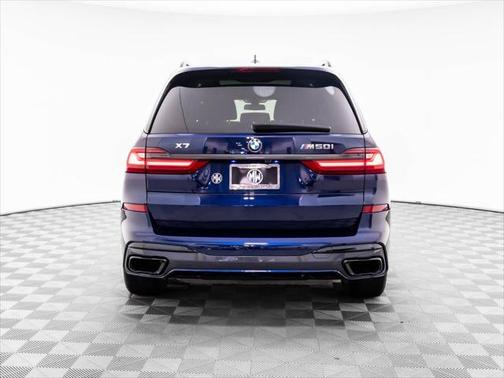 2022 BMW X7 M50i