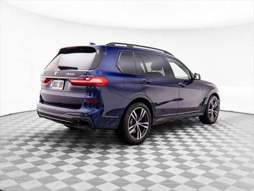 2022 BMW X7 M50i