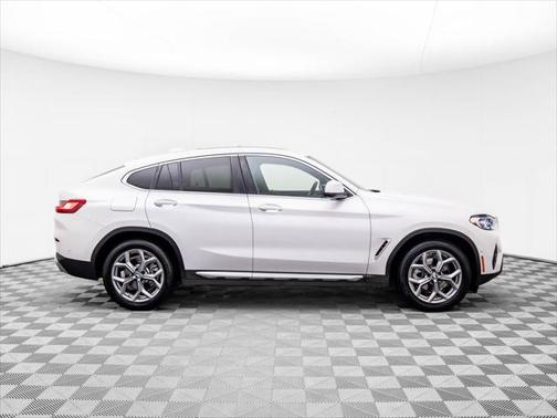2024 BMW X4 xDrive30i