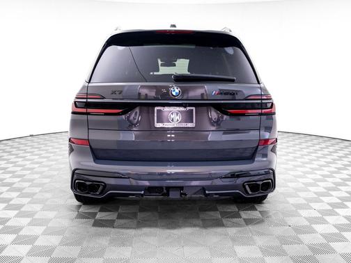 Dravit Grey Metallic 2027 BMW X7 M60i