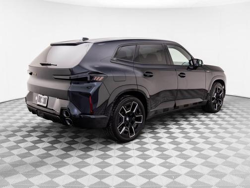 Black Sapphire Metallic 2025 BMW XM Base