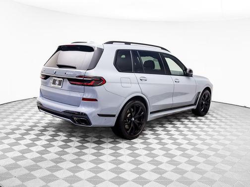 2024 BMW X7 M60i