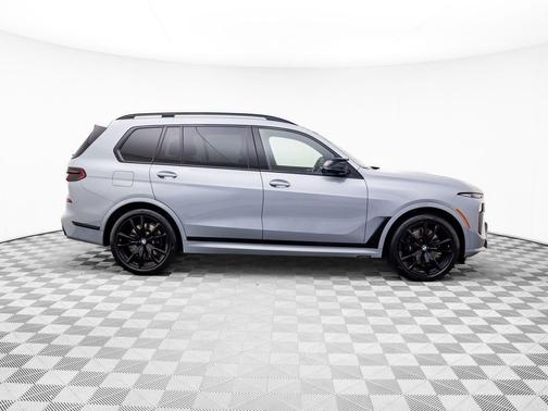 2024 BMW X7 M60i