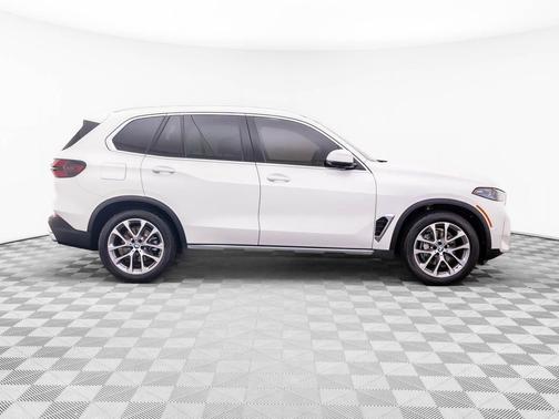 Alpine White 2024 BMW X5 xDrive40i