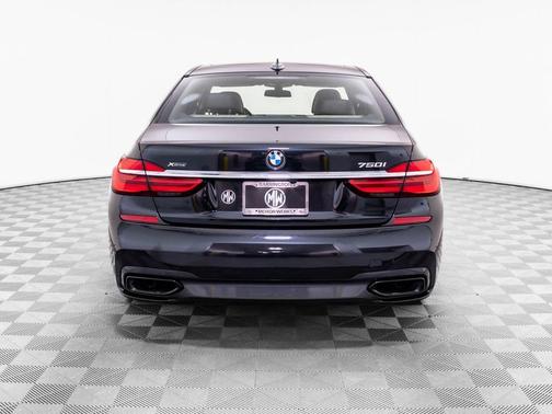 Black Sapphire Metallic 2019 BMW 750 i xDrive