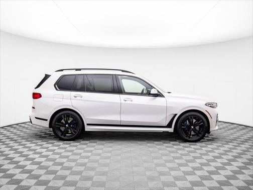 2022 BMW X7 M50i