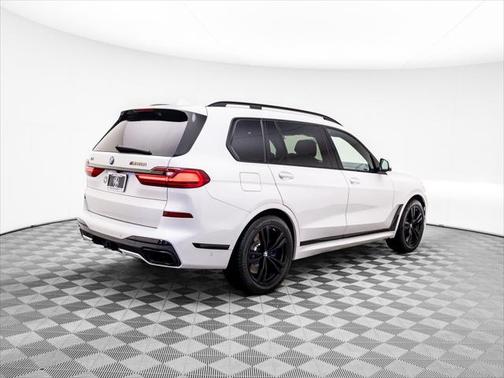 2022 BMW X7 M50i