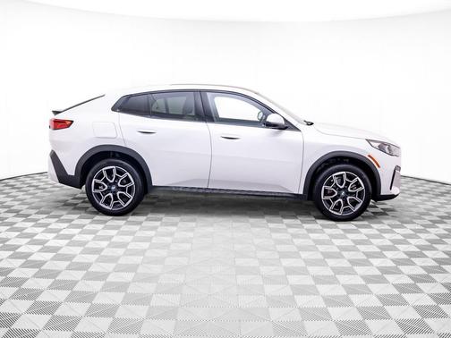 White Metallic 2025 BMW X2 xDrive28i