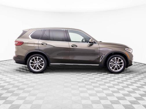 Manhattan Green Metallic 2022 BMW X5 xDrive40i