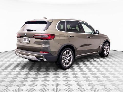 Manhattan Green Metallic 2022 BMW X5 xDrive40i