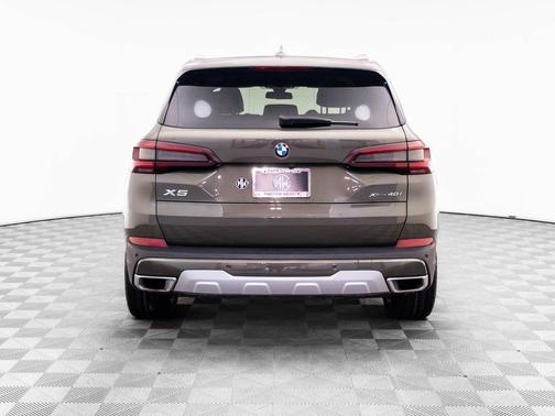 Manhattan Green Metallic 2022 BMW X5 xDrive40i
