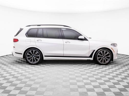 2022 BMW X7 M50i