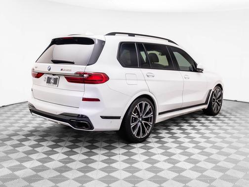 2022 BMW X7 M50i