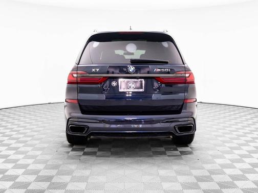 2022 BMW X7 M50i