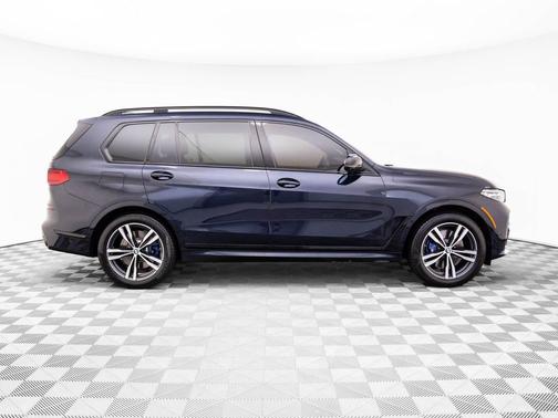 2022 BMW X7 M50i