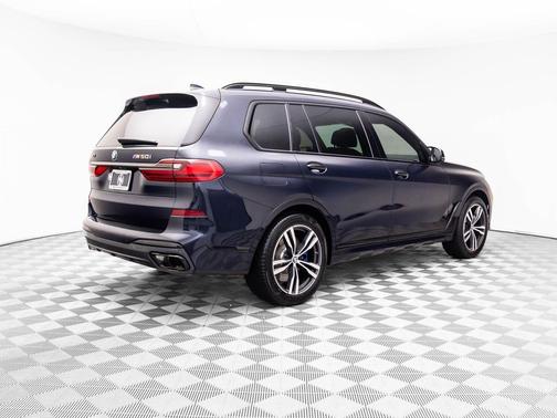 2022 BMW X7 M50i