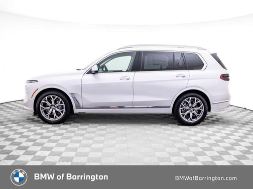 Mineral White Metallic 2026 BMW X7 xDrive40i