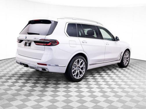 Mineral White Metallic 2026 BMW X7 xDrive40i
