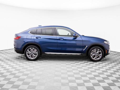 2025 BMW X4 xDrive30i