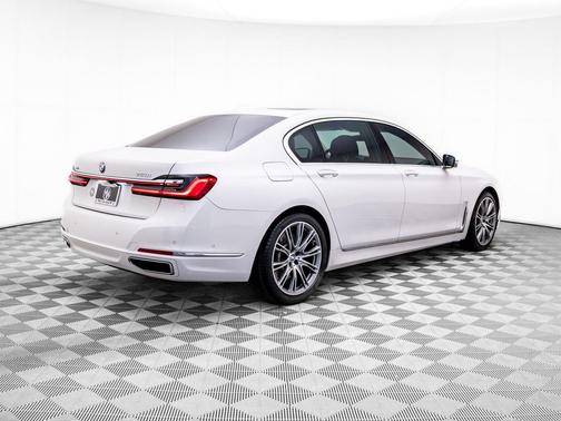 Alpine White 2022 BMW 750 i xDrive