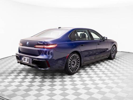2026 BMW 750e i xDrive