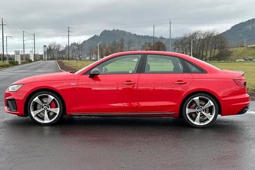 2024 Audi A4 45 S line quattro Premium