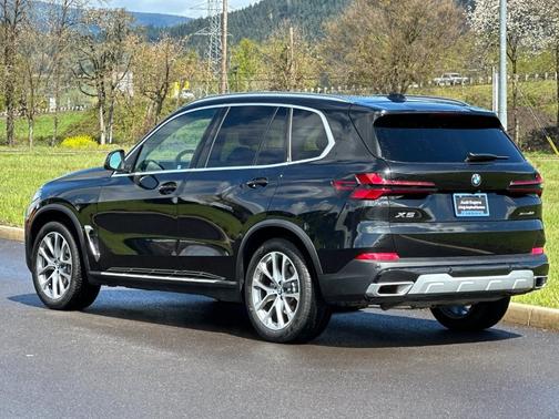 Black Sapphire Metallic 2026 BMW X5 xDrive40i