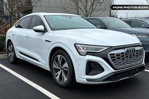 2024 Audi Q8 e-tron S line Premium