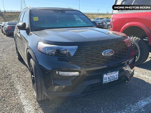 Black Metallic 2023 Ford Explorer ST-Line