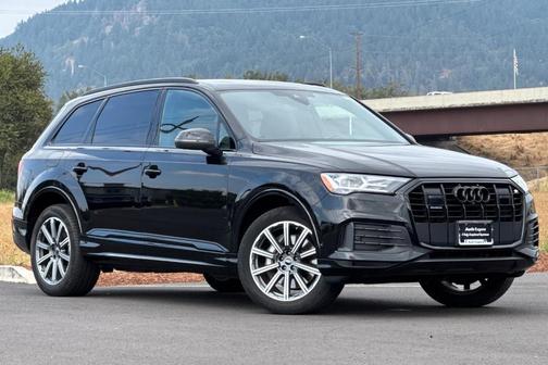2023 Audi Q7 45 Premium Plus