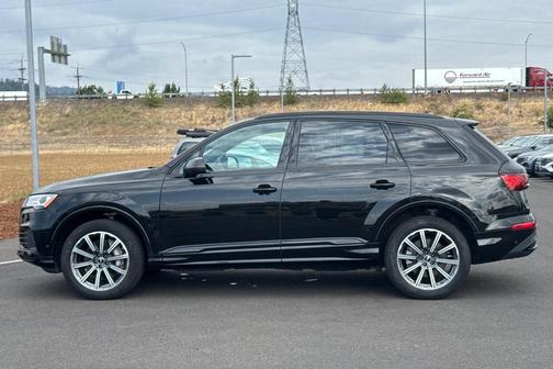 2023 Audi Q7 45 Premium Plus