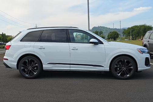 2025 Audi Q7 55 Prestige